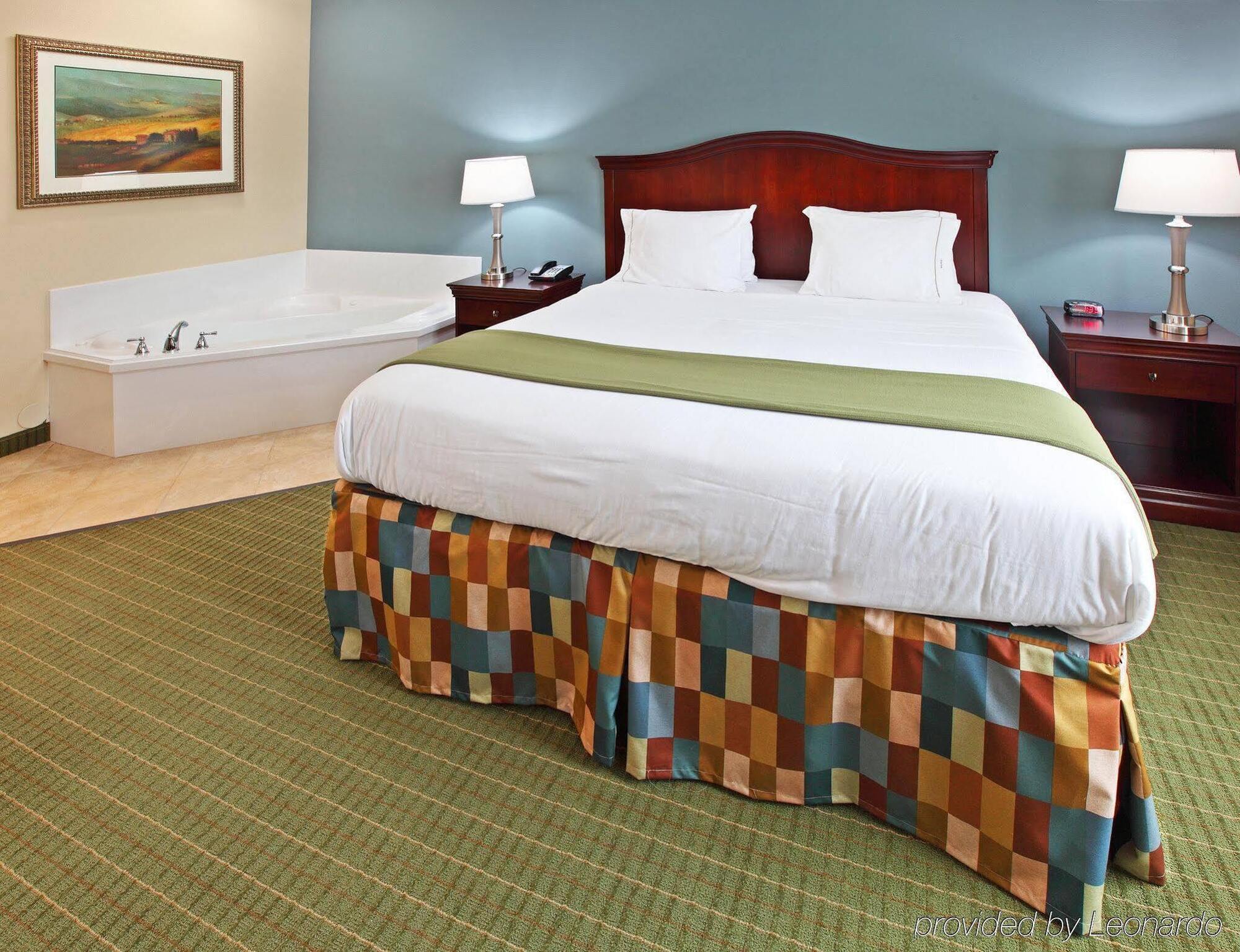 Holiday Inn Express Hotel & Suites Henderson - Traffic Star By Ihg Extérieur photo